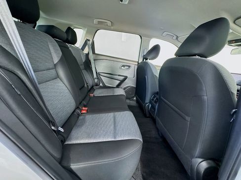 Used 2023 Nissan Rogue SV image 27