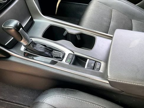 Used 2020 Honda Accord Sport image 16