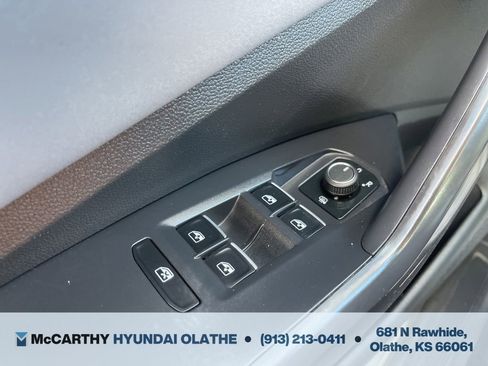 Used 2025 Volkswagen Jetta SE FWD image 32