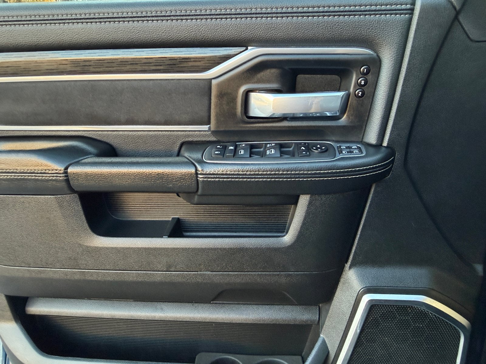 Used 2024 RAM 2500 Laramie w/ Night Edition AWD/4WD image 13