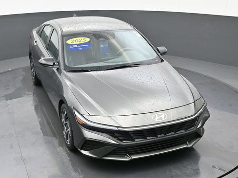 Certified 2025 Hyundai Elantra Sport image 64