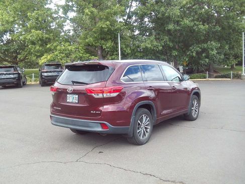 Used 2017 Toyota Highlander XLE AWD/4WD image 5