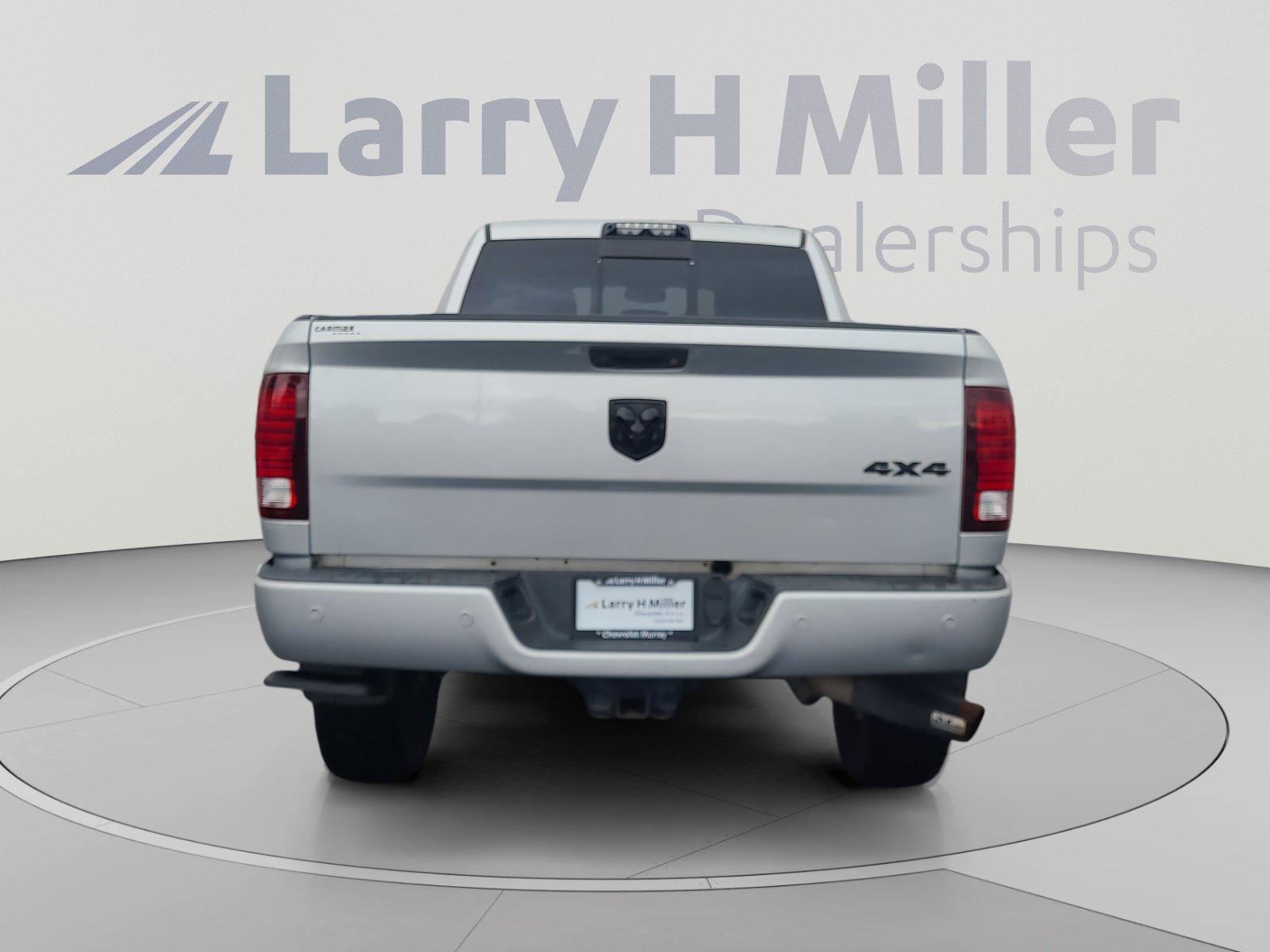 Used 2018 RAM 2500 Laramie w/ Sport Appearance Group AWD/4WD image 4