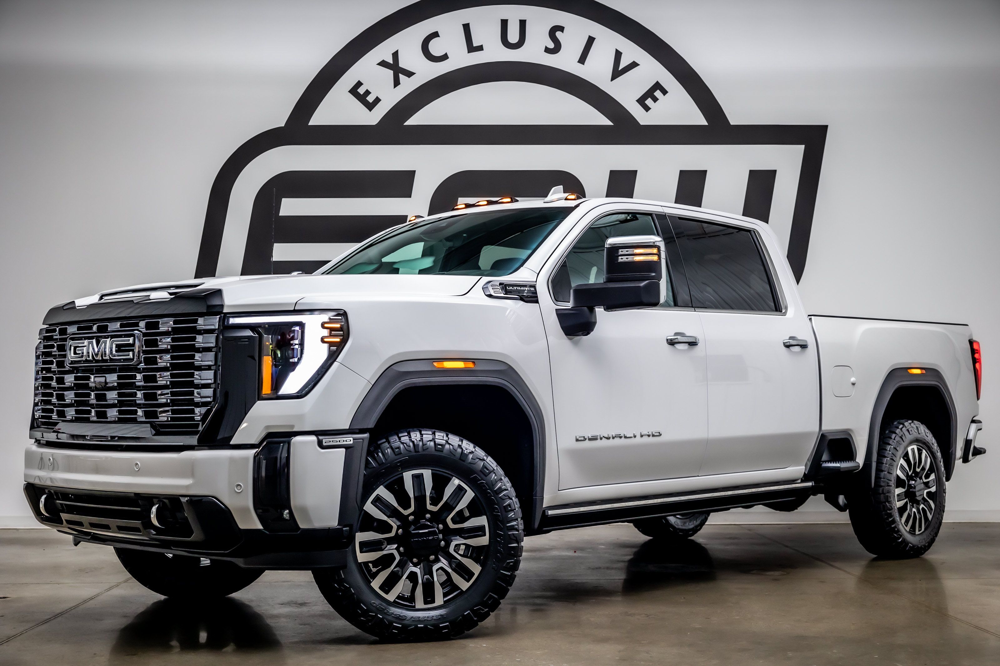 Used 2025 GMC Sierra 2500 Denali Ultimate AWD/4WD image 1