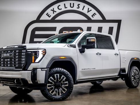 Used 2025 GMC Sierra 2500 Denali Ultimate AWD/4WD image 1