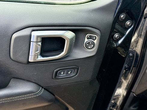 Used 2023 Jeep Gladiator Overland AWD/4WD image 19
