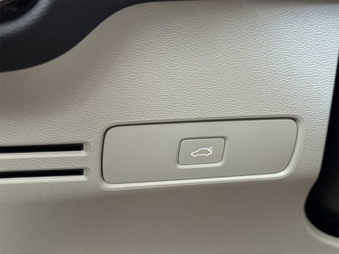 New 2026 Volvo XC40 B5 Plus w/ Protection Package Premier image 18