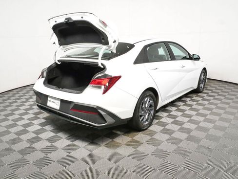 Used 2024 Hyundai Elantra SEL FWD image 25