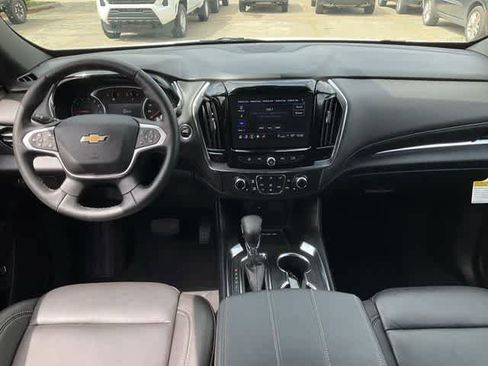 Used 2023 Chevrolet Traverse LT image 19