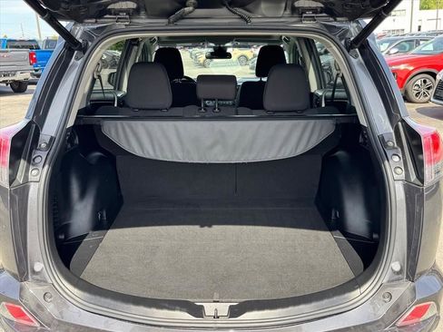 Used 2018 Toyota RAV4 XLE AWD/4WD image 17