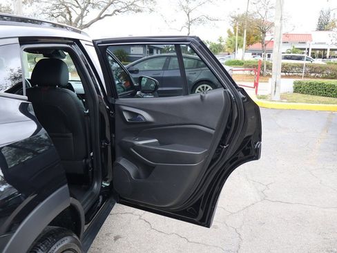 Used 2024 Chevrolet Trax RS w/ Sunroof Package FWD image 28