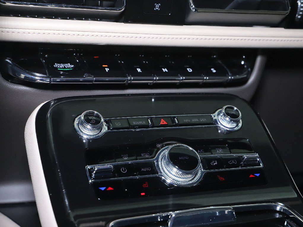 Used 2023 Lincoln Nautilus FWD w/ Premium Package image 26