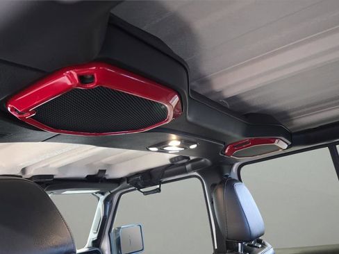 Used 2020 Jeep Gladiator Overland image 14