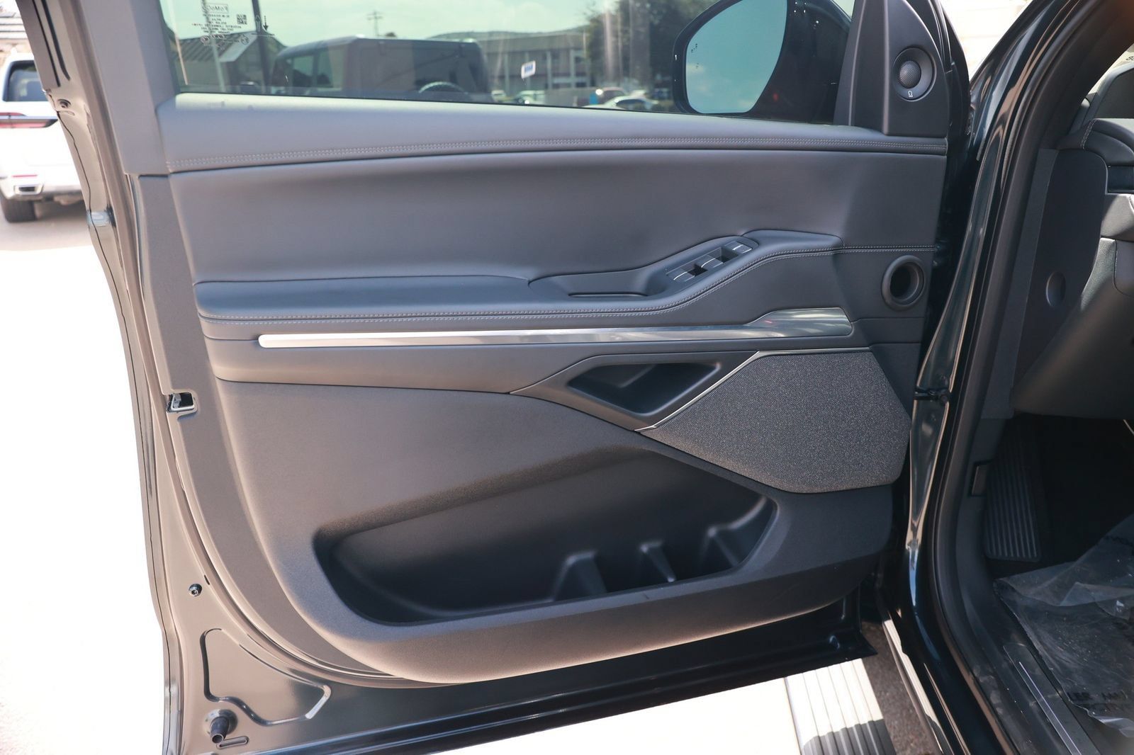Used 2025 Lincoln Navigator L Reserve w/ Jet Appearance Package AWD/4WD image 22