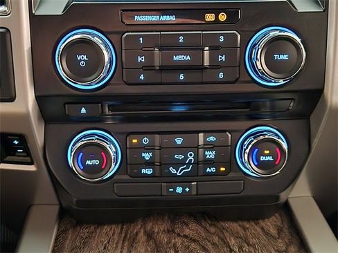 Used 2017 Ford F250 Lariat w/ Chrome Package image 19