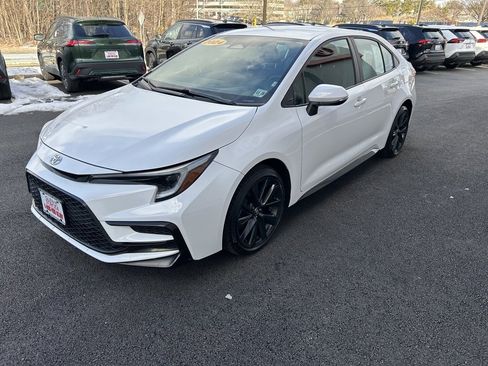 Used 2024 Toyota Corolla SE image 2