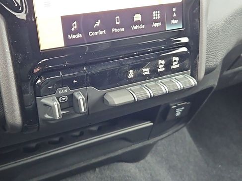 New 2026 RAM 2500 Laramie AWD/4WD image 25