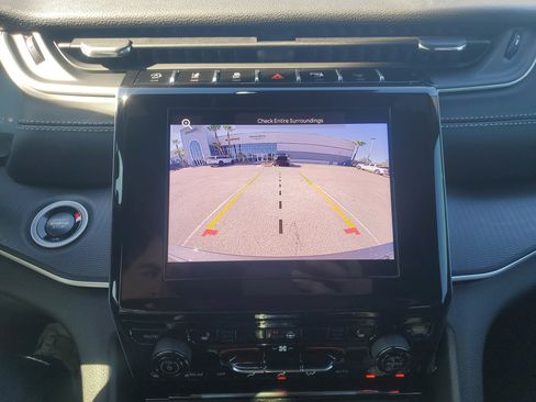 New 2025 Jeep Grand Cherokee Altitude image 18