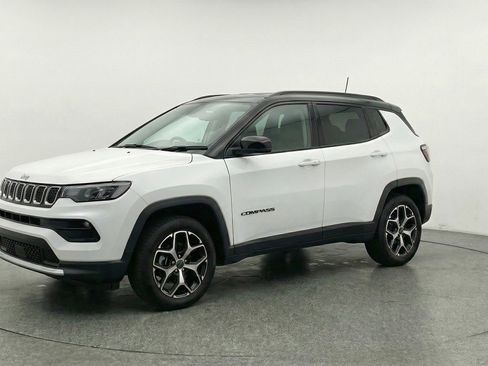 Used 2025 Jeep Compass Limited image 3