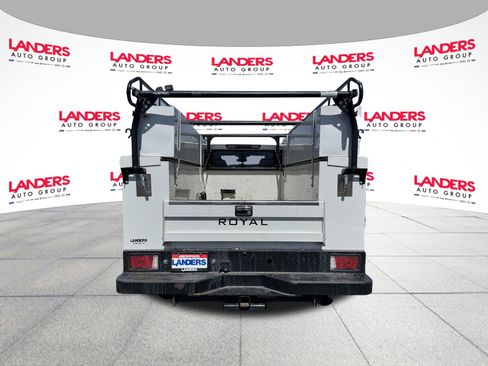 Used 2024 GMC Sierra 2500 Pro w/ Convenience Package image 4