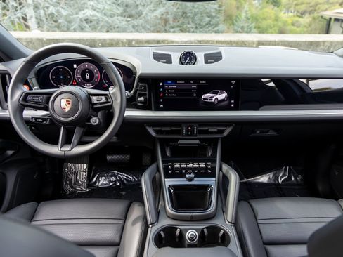 Certified 2025 Porsche Cayenne Coupe image 39