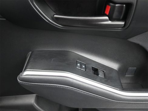 Used 2023 Toyota Highlander L image 13