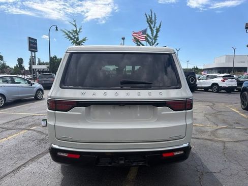 Used 2022 Jeep Wagoneer Series III w/ Premium Group I AWD/4WD image 6