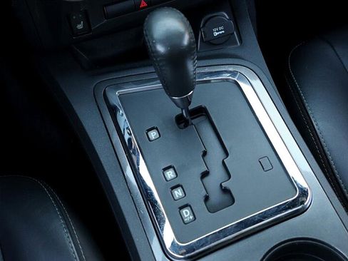 Used 2011 Dodge Challenger SE image 22