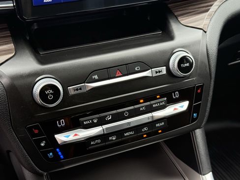 Used 2020 Ford Explorer Limited RWD image 22