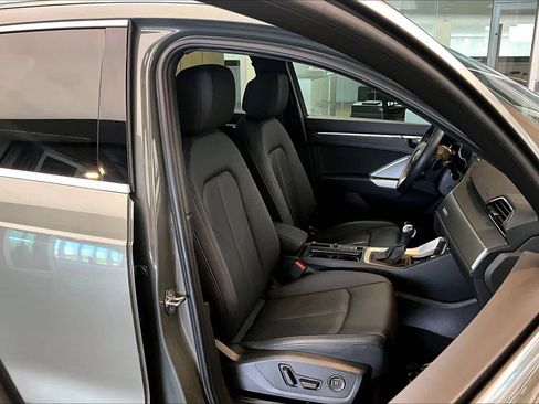 Certified 2025 Audi Q3 2.0T Premium w/ Convenience Package image 9