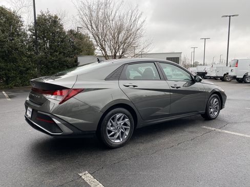 Used 2024 Hyundai Elantra SEL image 9