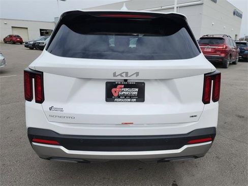 New 2026 Kia Sorento S image 4