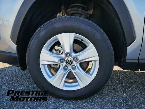 Used 2021 Toyota RAV4 XLE w/ Convenience Package AWD/4WD image 9