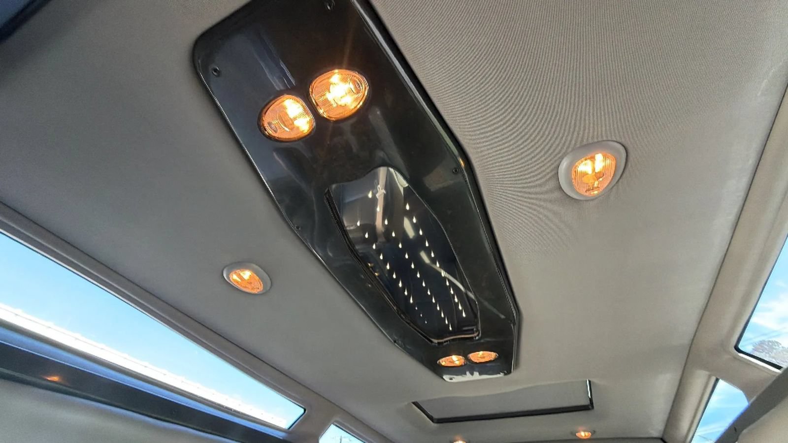 Used 2019 GMC Savana 2500 w/ Enhanced Convenience Package RWD image 86