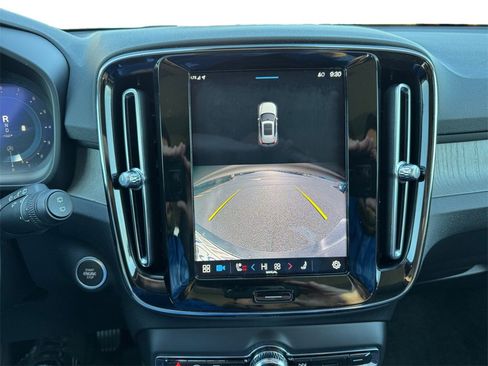 Certified 2023 Volvo XC40 B5 Plus w/ Climate Package image 19