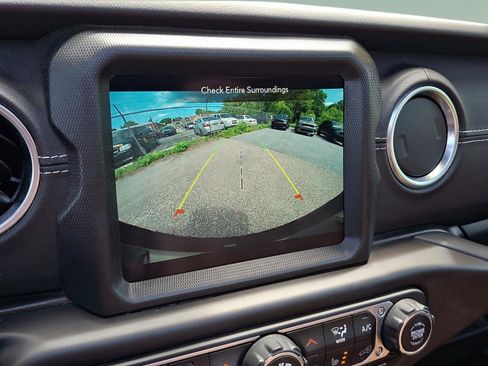 Certified 2022 Jeep Wrangler Unlimited Sahara w/ LED Lighting Group AWD/4WD image 19