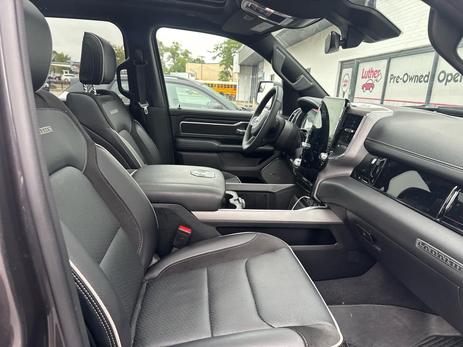 Used 2025 RAM 1500 Laramie w/ Night Edition AWD/4WD image 5