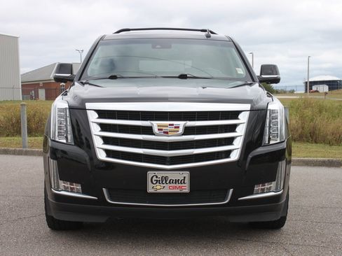 Used 2017 Cadillac Escalade ESV Luxury image 3