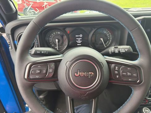 Used 2024 Jeep Wrangler Unlimited Rubicon 4xe AWD/4WD image 9