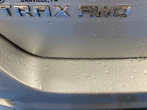 Used 2019 Chevrolet Trax LT w/ LT Convenience Package AWD/4WD image 11