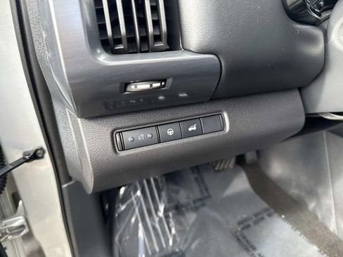 Used 2023 Nissan Pathfinder SL image 24