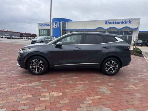 Used 2023 Kia Sportage EX FWD image 3