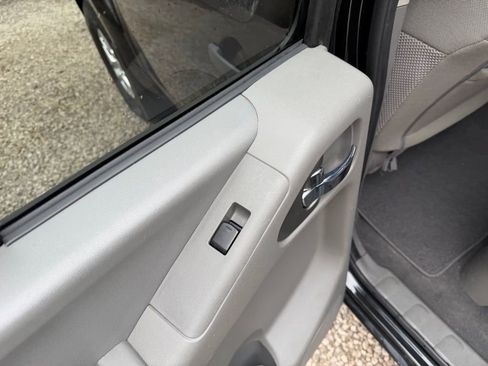 Used 2019 Nissan Frontier SV image 38