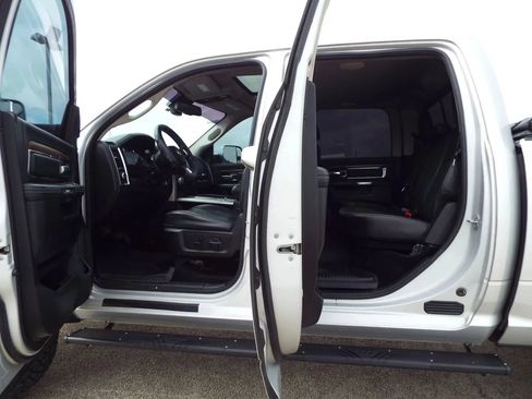 Used 2015 RAM 1500 Laramie AWD/4WD image 22