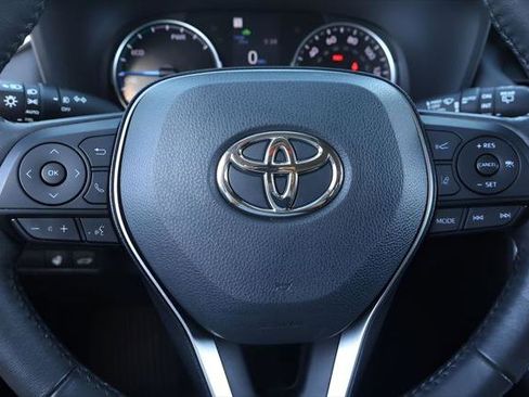 Used 2022 Toyota RAV4 XLE Premium image 21