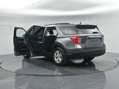 Used 2023 Ford Explorer XLT image 35