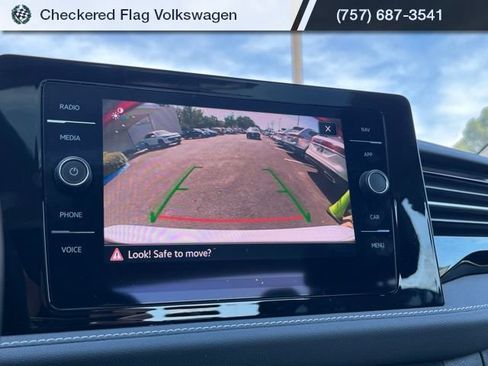 Used 2025 Volkswagen Jetta SEL FWD image 38