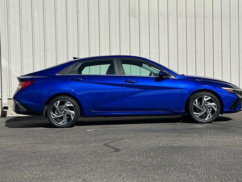Used 2024 Hyundai Elantra SEL w/ Convenience Package image 3