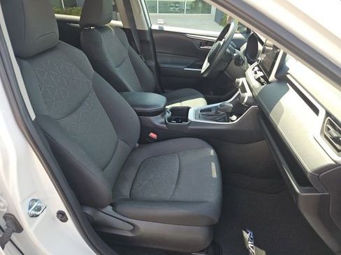 Used 2024 Toyota RAV4 XLE FWD image 30