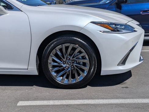 Used 2024 Lexus ES 300h w/ Accessory Package (Z2) FWD image 25